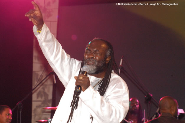 Freddy McGregor @ The Aqueduct on Rose Hall - Friday, January 26, 2007 - 10th Anniversary - Air Jamaica Jazz & Blues Festival 2007 - The Art of Music - Tuesday, January 23 - Saturday, January 27, 2007, The Aqueduct on Rose Hall, Montego Bay, Jamaica - Negril Travel Guide, Negril Jamaica WI - http://www.negriltravelguide.com - info@negriltravelguide.com...!