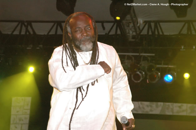 Freddy McGregor @ The Aqueduct on Rose Hall - Friday, January 26, 2007 - 10th Anniversary - Air Jamaica Jazz & Blues Festival 2007 - The Art of Music - Tuesday, January 23 - Saturday, January 27, 2007, The Aqueduct on Rose Hall, Montego Bay, Jamaica - Negril Travel Guide, Negril Jamaica WI - http://www.negriltravelguide.com - info@negriltravelguide.com...!