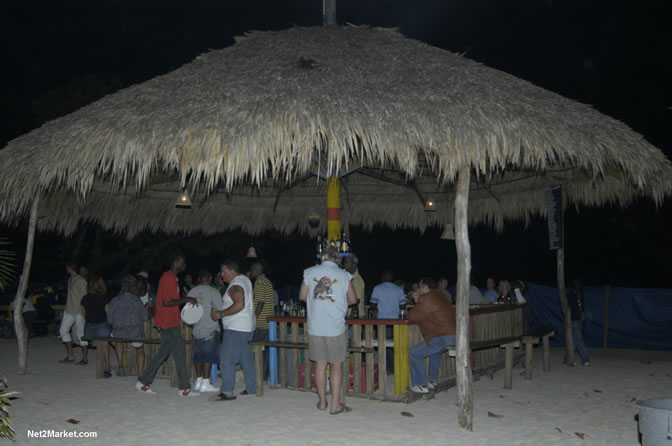 Live in Concert - Yellowman - Peter Metro - Bobby Dread - Swallow - backed by the Indika Band - Boubon Beach Restaurant, Beach Bar & Oceanfront Accommodations - Negril Travel Guide, Negril Jamaica WI - http://www.negriltravelguide.com - info@negriltravelguide.com...!