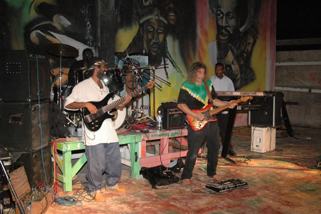 Culture - Culture's last Jamaican Concert - Money Cologne Promotions in Association with Bourbon Beach Presents Summer Splash - Monday, August 7, 2006 - Negril Travel Guide, Negril Jamaica WI - http://www.negriltravelguide.com - info@negriltravelguide.com...!