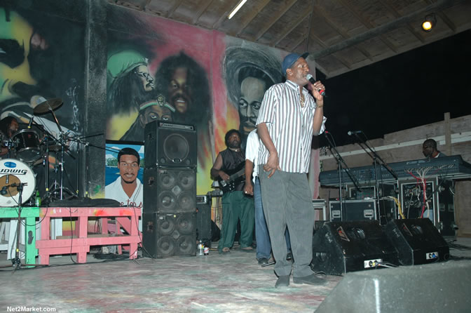 The Messenger, Reggae Super Star - Luciano - Gregory Isaacs - Bobby Dread - Swallow - backed by the Indika Band - Boubon Beach Restaurant, Beach Bar & Oceanfront Accommodations - Negril Travel Guide, Negril Jamaica WI - http://www.negriltravelguide.com - info@negriltravelguide.com...!