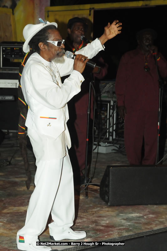 Bunny Wailer & King Yellowman at Bourbon Beach - Monday, February 25, 2008 - Bourbin Beach Restaurant, Bar, Oceanfront Accommodatioins, Live Reggae Music & Disco, Norman Manley Boulevard, Negril, Westmoreland, Jamaica W.I. - Photographs by Net2Market.com - Barry J. Hough Sr, Photographer - Negril Travel Guide, Negril Jamaica WI - http://www.negriltravelguide.com - info@negriltravelguide.com...!