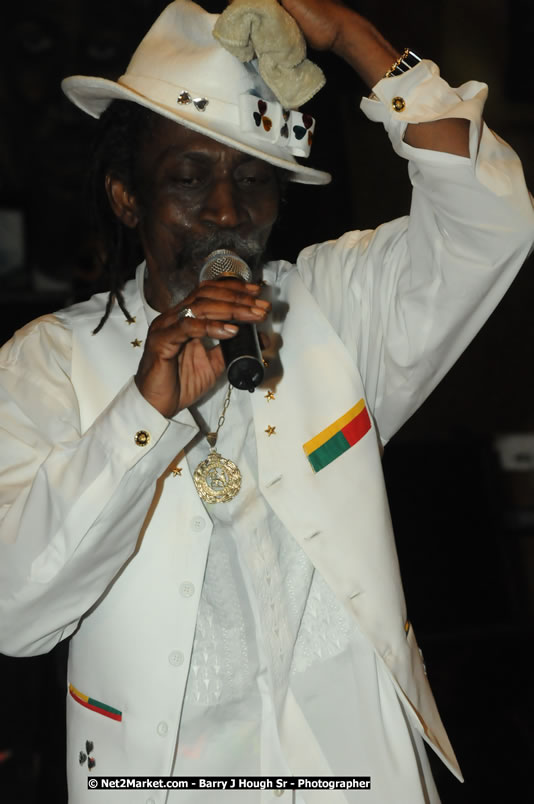 Bunny Wailer & King Yellowman at Bourbon Beach - Monday, February 25, 2008 - Bourbin Beach Restaurant, Bar, Oceanfront Accommodatioins, Live Reggae Music & Disco, Norman Manley Boulevard, Negril, Westmoreland, Jamaica W.I. - Photographs by Net2Market.com - Barry J. Hough Sr, Photographer - Negril Travel Guide, Negril Jamaica WI - http://www.negriltravelguide.com - info@negriltravelguide.com...!