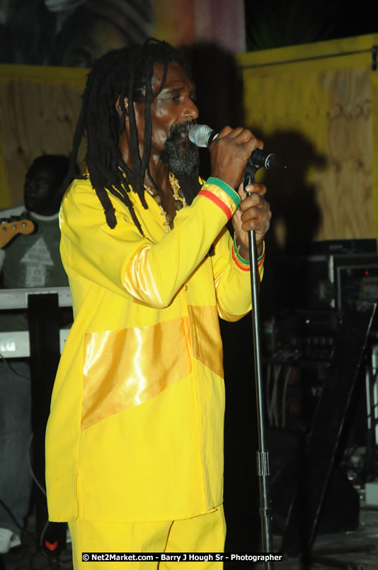 Bunny Wailer & King Yellowman at Bourbon Beach - Monday, February 25, 2008 - Bourbin Beach Restaurant, Bar, Oceanfront Accommodatioins, Live Reggae Music & Disco, Norman Manley Boulevard, Negril, Westmoreland, Jamaica W.I. - Photographs by Net2Market.com - Barry J. Hough Sr, Photographer - Negril Travel Guide, Negril Jamaica WI - http://www.negriltravelguide.com - info@negriltravelguide.com...!