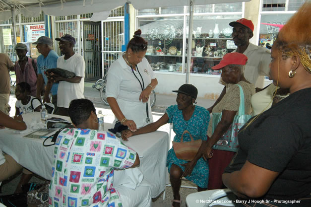 Free Clinic at Lucea Plaza, Caribbean Medical Mission, Wednesday, October 18, 2006 - Negril Travel Guide, Negril Jamaica WI - http://www.negriltravelguide.com - info@negriltravelguide.com...!