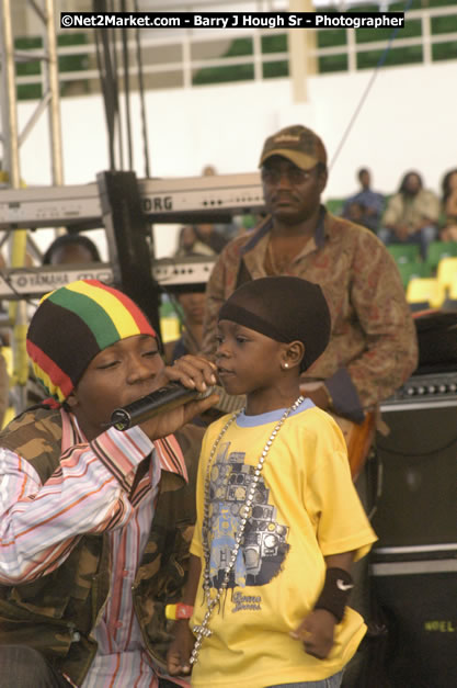 Beenie Man - Cure Fest 2007 - Longing For Concert at Trelawny Multi Purpose Stadium, Trelawny, Jamaica - Sunday, October 14, 2007 - Cure Fest 2007 October 12th-14th, 2007 Presented by Danger Promotions, Iyah Cure Promotions, and Brass Gate Promotions - Alison Young, Publicist - Photographs by Net2Market.com - Barry J. Hough Sr, Photographer - Negril Travel Guide, Negril Jamaica WI - http://www.negriltravelguide.com - info@negriltravelguide.com...!