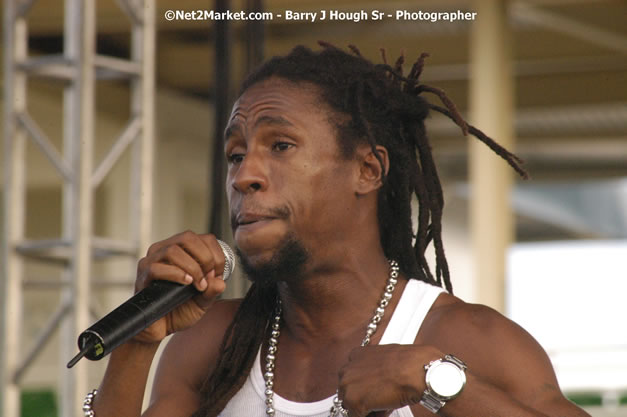 Jah Cure - Cure Fest 2007 - Longing For Concert at Trelawny Multi Purpose Stadium, Trelawny, Jamaica - Sunday, October 14, 2007 - Cure Fest 2007 October 12th-14th, 2007 Presented by Danger Promotions, Iyah Cure Promotions, and Brass Gate Promotions - Alison Young, Publicist - Photographs by Net2Market.com - Barry J. Hough Sr, Photographer - Negril Travel Guide, Negril Jamaica WI - http://www.negriltravelguide.com - info@negriltravelguide.com...!