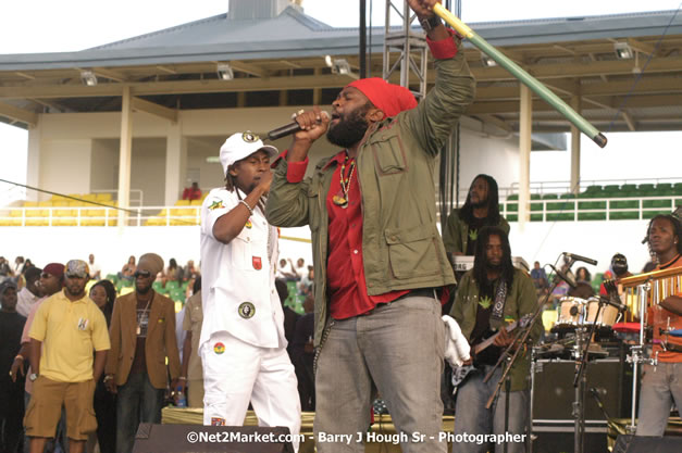 Jah Cure - Cure Fest 2007 - Longing For Concert at Trelawny Multi Purpose Stadium, Trelawny, Jamaica - Sunday, October 14, 2007 - Cure Fest 2007 October 12th-14th, 2007 Presented by Danger Promotions, Iyah Cure Promotions, and Brass Gate Promotions - Alison Young, Publicist - Photographs by Net2Market.com - Barry J. Hough Sr, Photographer - Negril Travel Guide, Negril Jamaica WI - http://www.negriltravelguide.com - info@negriltravelguide.com...!