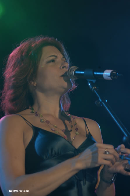 Rosanne Cash - Air Jamaica Jazz & Blues 2005 - The Art Of Music - Cinnamon Hill Golf Course, Rose Hall, Montego Bay - Negril Travel Guide, Negril Jamaica WI - http://www.negriltravelguide.com - info@negriltravelguide.com...!