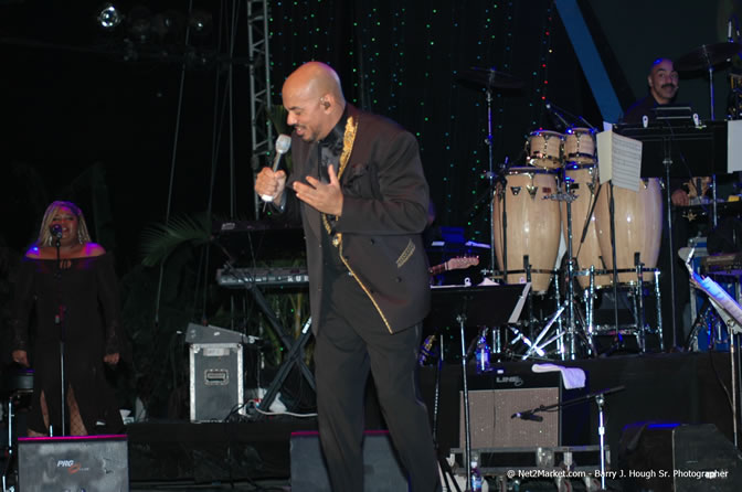 James Ingram - Air Jamaica Jazz & Blues Festival 2006 - The Art of Music - Cinnamon Hill Golf Club - Rosehall Resort & Country Club, Montego Bay, Jamaica W.I. - Thursday, Saturday 28, 2006 - Negril Travel Guide, Negril Jamaica WI - http://www.negriltravelguide.com - info@negriltravelguide.com...!