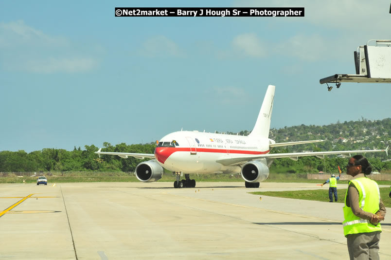 The Unveiling Of The Commemorative Plaque By The Honourable Prime Minister, Orette Bruce Golding, MP, And Their Majesties, King Juan Carlos I And Queen Sofia Of Spain - On Wednesday, February 18, 2009, Marking The Completion Of The Expansion Of Sangster International Airport, Venue at Sangster International Airport, Montego Bay, St James, Jamaica - Wednesday, February 18, 2009 - Photographs by Net2Market.com - Barry J. Hough Sr, Photographer/Photojournalist - Negril Travel Guide, Negril Jamaica WI - http://www.negriltravelguide.com - info@negriltravelguide.com...!