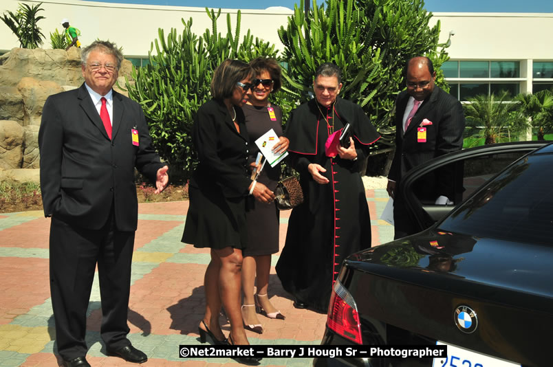 The Unveiling Of The Commemorative Plaque By The Honourable Prime Minister, Orette Bruce Golding, MP, And Their Majesties, King Juan Carlos I And Queen Sofia Of Spain - On Wednesday, February 18, 2009, Marking The Completion Of The Expansion Of Sangster International Airport, Venue at Sangster International Airport, Montego Bay, St James, Jamaica - Wednesday, February 18, 2009 - Photographs by Net2Market.com - Barry J. Hough Sr, Photographer/Photojournalist - Negril Travel Guide, Negril Jamaica WI - http://www.negriltravelguide.com - info@negriltravelguide.com...!