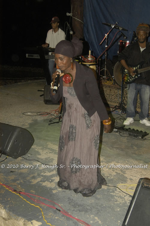 Etana - Live In Concert - One Love Reggae Concert Series 09/10 @ Negril Escape Resort and Spa, December 22, 2009, One Love Drive, West End, Negril, Westmoreland, Jamaica W.I. - Photographs by Net2Market.com - Barry J. Hough Sr, Photographer/Photojournalist - Negril Travel Guide, Negril Jamaica WI - http://www.negriltravelguide.com - info@negriltravelguide.com...!