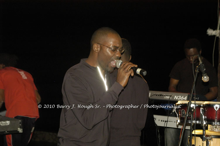 Etana - Live In Concert - One Love Reggae Concert Series 09/10 @ Negril Escape Resort and Spa, December 22, 2009, One Love Drive, West End, Negril, Westmoreland, Jamaica W.I. - Photographs by Net2Market.com - Barry J. Hough Sr, Photographer/Photojournalist - Negril Travel Guide, Negril Jamaica WI - http://www.negriltravelguide.com - info@negriltravelguide.com...!