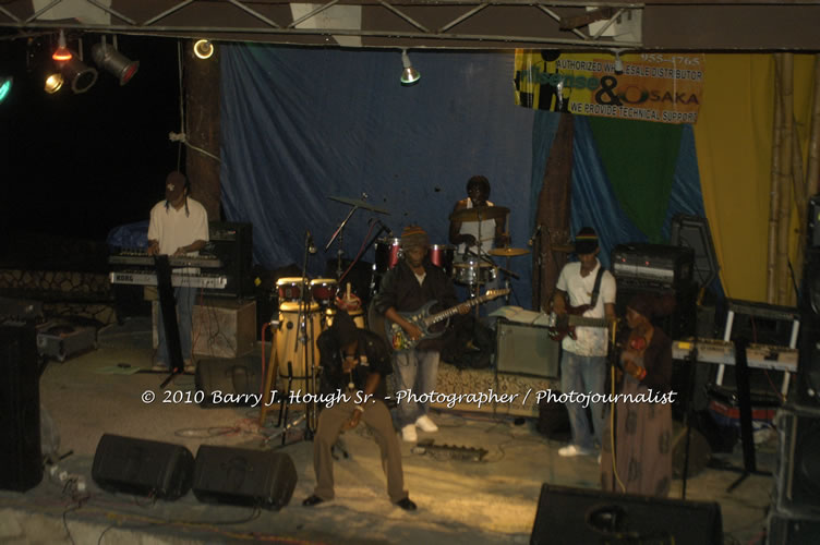 Etana - Live In Concert - One Love Reggae Concert Series 09/10 @ Negril Escape Resort and Spa, December 22, 2009, One Love Drive, West End, Negril, Westmoreland, Jamaica W.I. - Photographs by Net2Market.com - Barry J. Hough Sr, Photographer/Photojournalist - Negril Travel Guide, Negril Jamaica WI - http://www.negriltravelguide.com - info@negriltravelguide.com...!