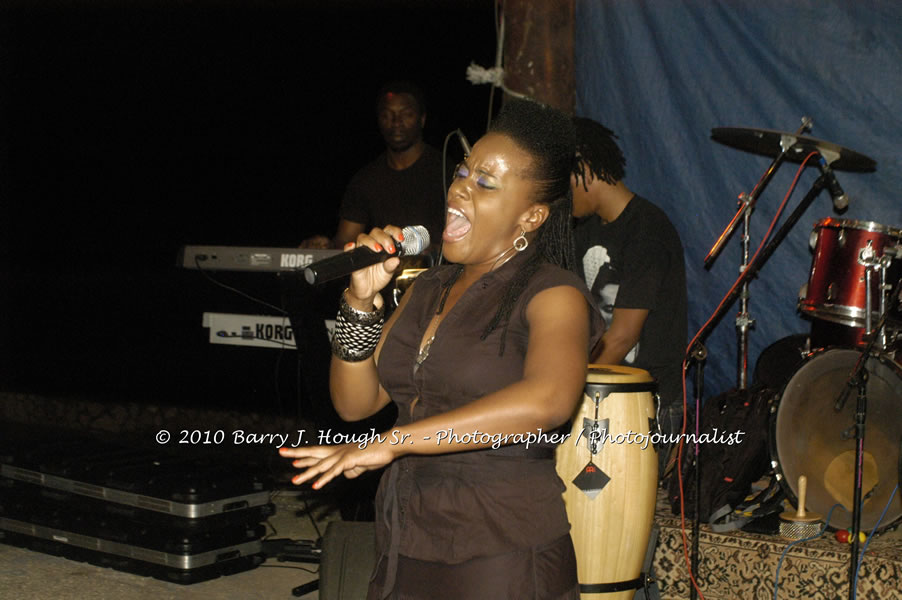 Etana - Live In Concert - One Love Reggae Concert Series 09/10 @ Negril Escape Resort and Spa, December 22, 2009, One Love Drive, West End, Negril, Westmoreland, Jamaica W.I. - Photographs by Net2Market.com - Barry J. Hough Sr, Photographer/Photojournalist - Negril Travel Guide, Negril Jamaica WI - http://www.negriltravelguide.com - info@negriltravelguide.com...!