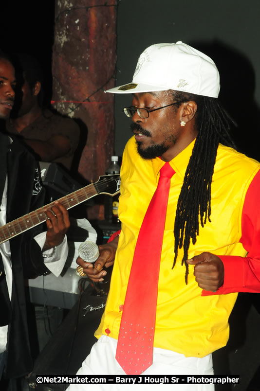 Beenie Man - Live in Concert, plus Hiyah Grade Band @ The Sunset Show @ Negril Escape Resort and Spa, Tuesday, February 3, 2009 - Live Reggae Music at Negril Escape - Tuesday Nights 6:00PM to 10:00 PM - One Love Drive, West End, Negril, Westmoreland, Jamaica W.I. - Photographs by Net2Market.com - Barry J. Hough Sr, Photographer/Photojournalist - The Negril Travel Guide - Negril's and Jamaica's Number One Concert Photography Web Site with over 40,000 Jamaican Concert photographs Published -  Negril Travel Guide, Negril Jamaica WI - http://www.negriltravelguide.com - info@negriltravelguide.com...!