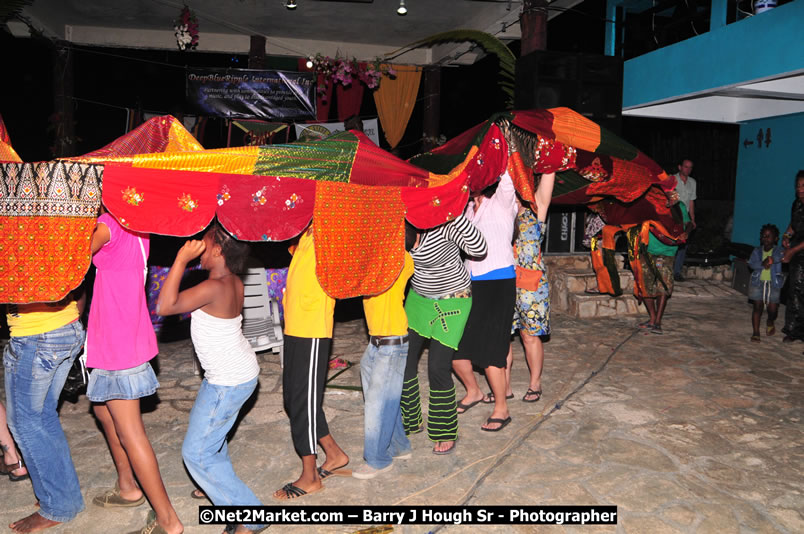 Chinese New Year @ The Sunset Show at Negril Escape - Tuesday, January 27, 2009 - Live Reggae Music at Negril Escape - Tuesday Nights 6:00PM to 10:00 PM - Photographs by Net2Market.com - Barry J. Hough Sr, Photographer/Photojournalist - Negril Travel Guide, Negril Jamaica WI - http://www.negriltravelguide.com - info@negriltravelguide.com...!