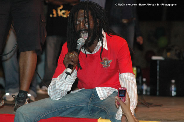 Buju Banton @ Tru-Juice Rebel Salute 2007 - Saturday, January 13, 2007, Port Kaiser Sports Club, St. Elizabeth - Negril Travel Guide, Negril Jamaica WI - http://www.negriltravelguide.com - info@negriltravelguide.com...!