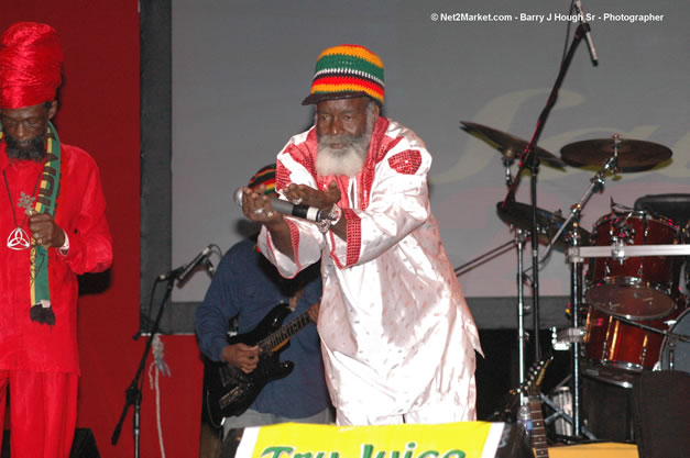 The Abyssinians @ Tru-Juice Rebel Salute 2007 - Saturday, January 13, 2007, Port Kaiser Sports Club, St. Elizabeth - Negril Travel Guide, Negril Jamaica WI - http://www.negriltravelguide.com - info@negriltravelguide.com...!