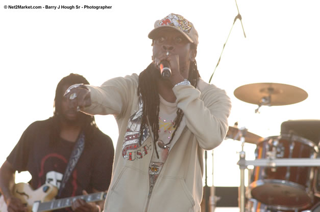 Tony Rebel Closing Tru-Juice Rebel Salute 2007 - Saturday, January 13, 2007, Port Kaiser Sports Club, St. Elizabeth - Negril Travel Guide, Negril Jamaica WI - http://www.negriltravelguide.com - info@negriltravelguide.com...!