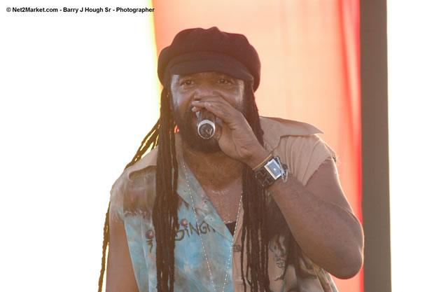 Tony Rebel Closing Tru-Juice Rebel Salute 2007 - Saturday, January 13, 2007, Port Kaiser Sports Club, St. Elizabeth - Negril Travel Guide, Negril Jamaica WI - http://www.negriltravelguide.com - info@negriltravelguide.com...!