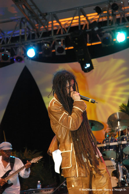 Damian "Junior Gong" Marley & Stephen Marley - Red Stripe Reggae Sumfest 2005 - International Night #2 - July 23th, 2005 - Negril Travel Guide, Negril Jamaica WI - http://www.negriltravelguide.com - info@negriltravelguide.com...!