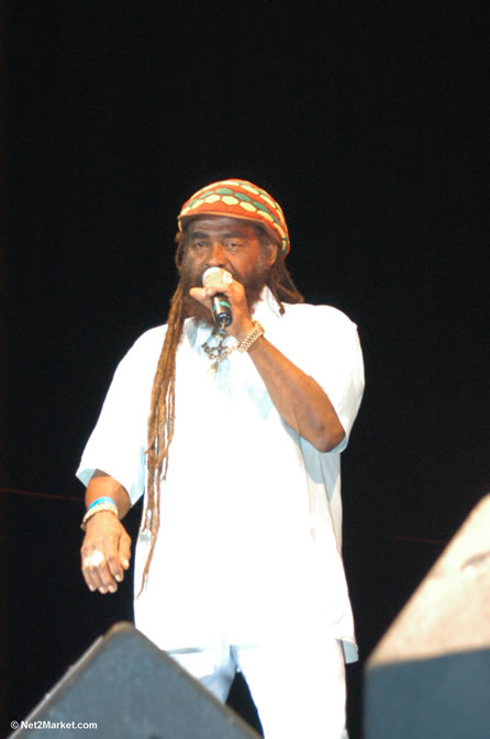 John Holt - Red Stripe Reggae Sumfest 2005 - Rockers Night - July 20th, 2005 - Negril Travel Guide, Negril Jamaica WI - http://www.negriltravelguide.com - info@negriltravelguide.com...!