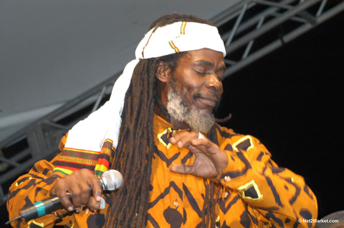 The Mighty Diamonds - Red Stripe Reggae Sumfest 2005 - Rockers Night - July 20th, 2005 - Negril Travel Guide, Negril Jamaica WI - http://www.negriltravelguide.com - info@negriltravelguide.com...!