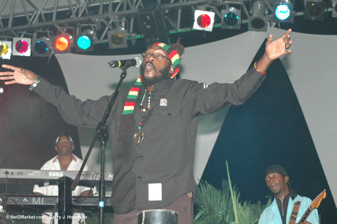 Tarrus & Jimmy Riley [Father & Son] - Red Stripe Reggae Sumfest 2005 - International Night #2 - July 23th, 2005 - Negril Travel Guide, Negril Jamaica WI - http://www.negriltravelguide.com - info@negriltravelguide.com...!