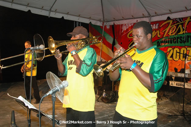 Red Stripe Reggae Sumfest 2007 - Beach Party - Tropical Beach - Sunday, July 15, 2007 - FAB 5 + Z Liquid - zip 103 fm - DJ Marvin - fame 95 fm - Craig Ross - Pieces  - Wyclef Refuge all-Star Sound System - Tropical Beach, Montego Bay, St James, Jamaica W.I. - Negril Travel Guide.com, Negril Jamaica WI - http://www.negriltravelguide.com - info@negriltravelguide.com...!