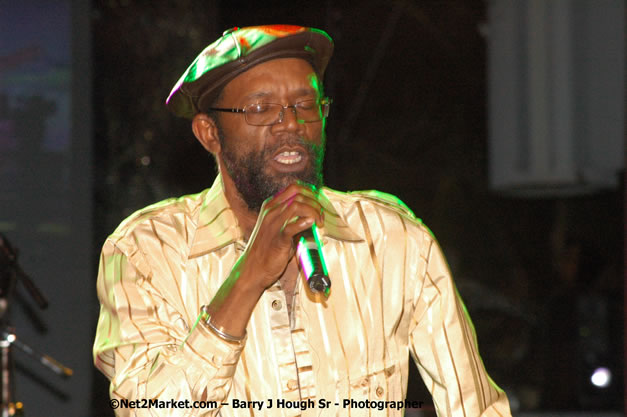 Beres Hammond - Red Stripe Reggae Sumfest 2007 - Zenith - Saturday, July 21, 2007 - Catherine Hall, Montego Bay, St James, Jamaica W.I. - Negril Travel Guide, Negril Jamaica WI - http://www.negriltravelguide.com - info@negriltravelguide.com...!