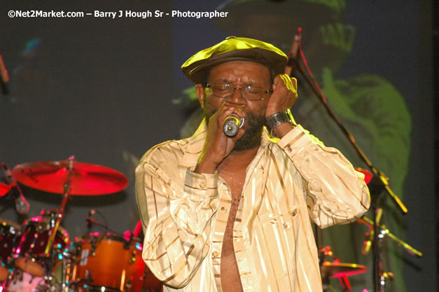 Beres Hammond - Red Stripe Reggae Sumfest 2007 - Zenith - Saturday, July 21, 2007 - Catherine Hall, Montego Bay, St James, Jamaica W.I. - Negril Travel Guide, Negril Jamaica WI - http://www.negriltravelguide.com - info@negriltravelguide.com...!