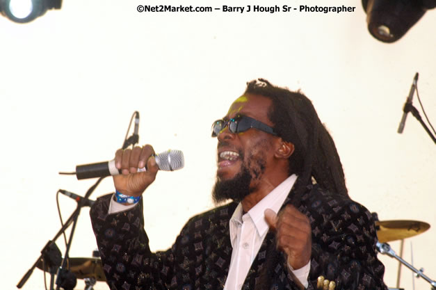 Half Pint - Red Stripe Reggae Sumfest 2007 - Zenith - Saturday, July 21, 2007 - Catherine Hall, Montego Bay, St James, Jamaica W.I. - Negril Travel Guide, Negril Jamaica WI - http://www.negriltravelguide.com - info@negriltravelguide.com...!