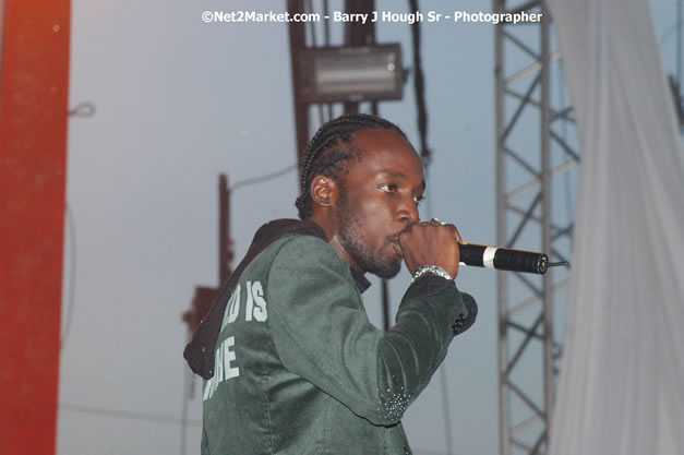 Mavado - Explosion - Red Stripe Reggae Sumfest 2007 - Thursday, July 19, 2007 - Red Stripe Reggae Sumfest 2007 at Catherine Hall, Montego Bay, St James, Jamaica W.I. - Negril Travel Guide, Negril Jamaica WI - http://www.negriltravelguide.com - info@negriltravelguide.com...!