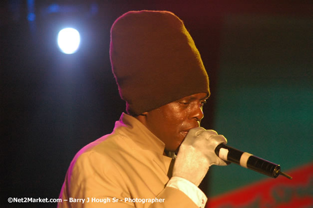 Richie Spice  - Red Stripe Reggae Sumfest 2007 - Zenith - Saturday, July 21, 2007 - Catherine Hall, Montego Bay, St James, Jamaica W.I. - Negril Travel Guide, Negril Jamaica WI - http://www.negriltravelguide.com - info@negriltravelguide.com...!