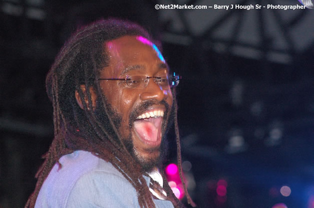 Tarrus Riley - Red Stripe Reggae Sumfest 2007 - Zenith - Saturday, July 21, 2007 - Catherine Hall, Montego Bay, St James, Jamaica W.I. - Negril Travel Guide, Negril Jamaica WI - http://www.negriltravelguide.com - info@negriltravelguide.com...!