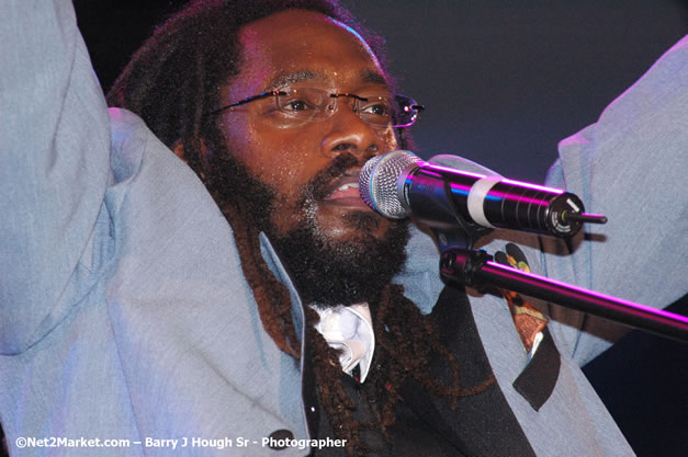 Tarrus Riley - Red Stripe Reggae Sumfest 2007 - Zenith - Saturday, July 21, 2007 - Catherine Hall, Montego Bay, St James, Jamaica W.I. - Negril Travel Guide, Negril Jamaica WI - http://www.negriltravelguide.com - info@negriltravelguide.com...!