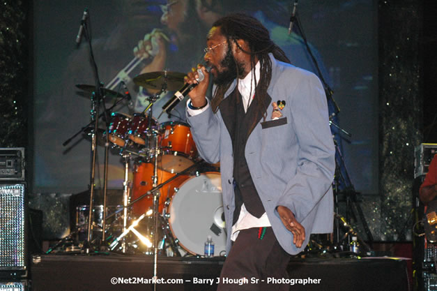 Tarrus Riley - Red Stripe Reggae Sumfest 2007 - Zenith - Saturday, July 21, 2007 - Catherine Hall, Montego Bay, St James, Jamaica W.I. - Negril Travel Guide, Negril Jamaica WI - http://www.negriltravelguide.com - info@negriltravelguide.com...!