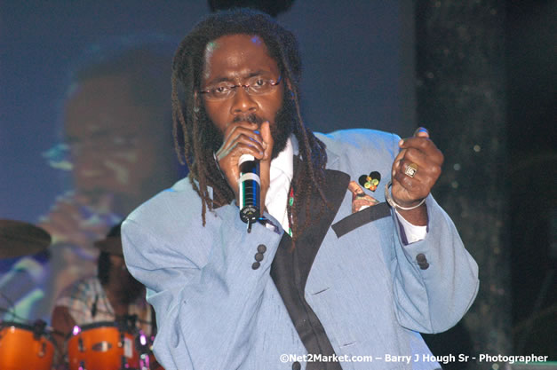 Tarrus Riley - Red Stripe Reggae Sumfest 2007 - Zenith - Saturday, July 21, 2007 - Catherine Hall, Montego Bay, St James, Jamaica W.I. - Negril Travel Guide, Negril Jamaica WI - http://www.negriltravelguide.com - info@negriltravelguide.com...!