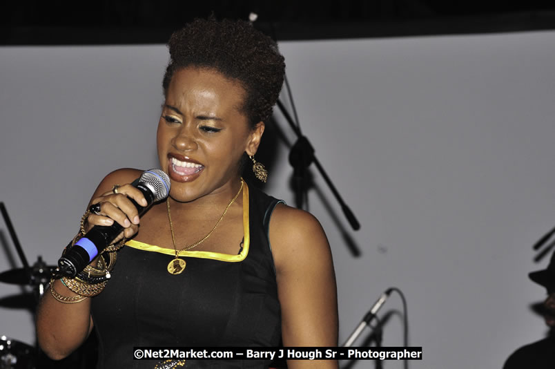 Etana @ Red Stripe Reggae Sumfest 2008 International Night 2, Catherine Hall, Montego Bay - Saturday, July 19, 2008 - Reggae Sumfest 2008 July 13 - July 19, 2008 - Photographs by Net2Market.com - Barry J. Hough Sr. Photojournalist/Photograper - Photographs taken with a Nikon D300 - Negril Travel Guide, Negril Jamaica WI - http://www.negriltravelguide.com - info@negriltravelguide.com...!