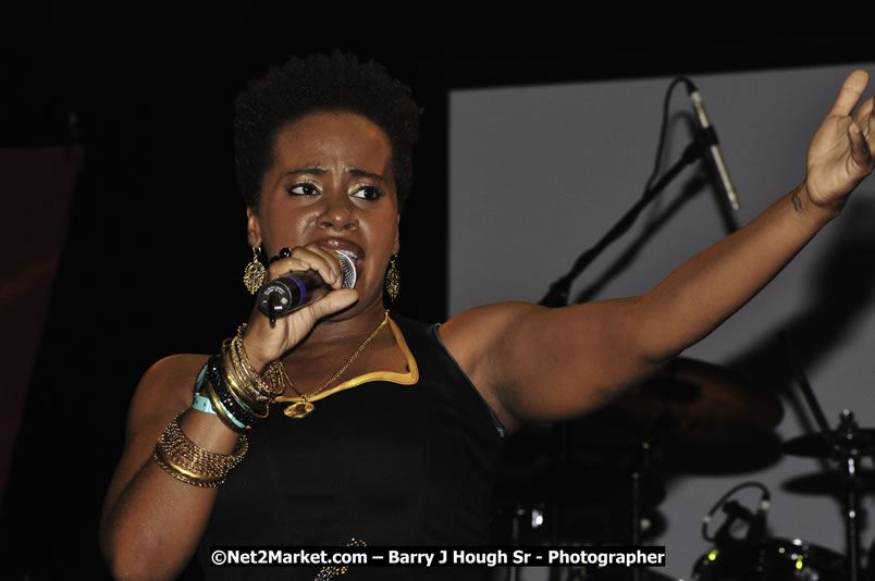 Etana @ Red Stripe Reggae Sumfest 2008 International Night 2, Catherine Hall, Montego Bay - Saturday, July 19, 2008 - Reggae Sumfest 2008 July 13 - July 19, 2008 - Photographs by Net2Market.com - Barry J. Hough Sr. Photojournalist/Photograper - Photographs taken with a Nikon D300 - Negril Travel Guide, Negril Jamaica WI - http://www.negriltravelguide.com - info@negriltravelguide.com...!