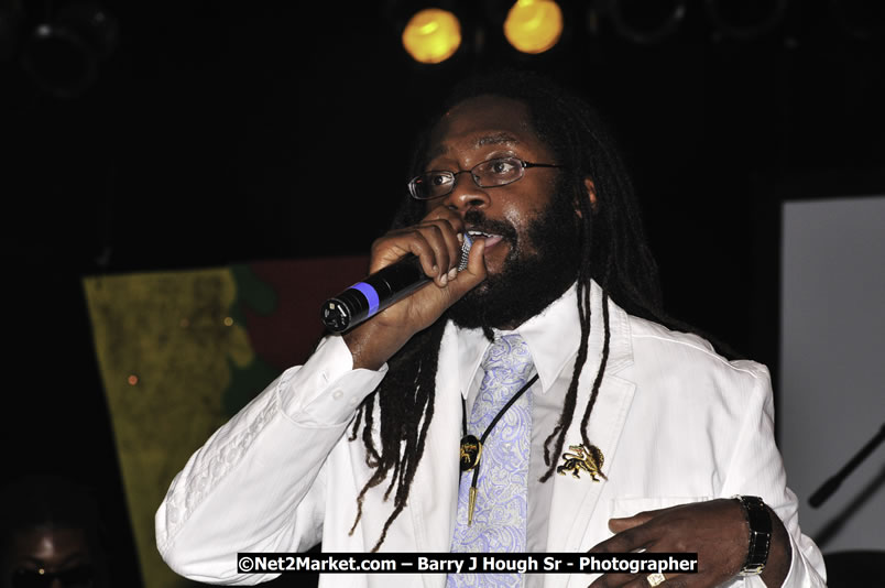  Tarrus Riley - Live in Concert - at the One Love Reggae Concert Series 09/10 @ Negril Escape Resort & Spa - Also Featuring: Mistic Bowie, Monday Justice, Cash, Dean Frazier - DJ Gemini - MC Oliver Cargill, Negril Escape Resort & Spa, One Love Drive, West End, Negril, Westmoreland, Jamaica W.I. - Tuesday, November 17, 2009 - Photographs by Net2Market.com - Barry J. Hough Sr, Photographer / Photojournalist - Photos taken with a Nikon D70, D100, or D300 - Negril Travel Guide, Negril Jamaica WI - http://www.negriltravelguide.com - info@negriltravelguide.com...!