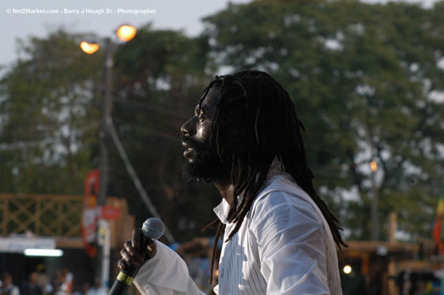 Buju Banton - Red Stripe Reggae Sumfest 2006 - The Summit - Jamaica's Greatest, The World's Best - Saturday, July 22, 2006 - Montego Bay, Jamaica - Negril Travel Guide, Negril Jamaica WI - http://www.negriltravelguide.com - info@negriltravelguide.com...!