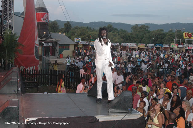 Buju Banton - Red Stripe Reggae Sumfest 2006 - The Summit - Jamaica's Greatest, The World's Best - Saturday, July 22, 2006 - Montego Bay, Jamaica - Negril Travel Guide, Negril Jamaica WI - http://www.negriltravelguide.com - info@negriltravelguide.com...!