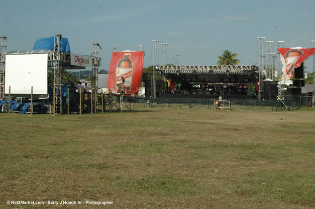 Venue & Audience - Ignition - The Internation Fire Blazes - Friday, July 21, 2006 - Montego Bay, Jamaica - Negril Travel Guide, Negril Jamaica WI - http://www.negriltravelguide.com - info@negriltravelguide.com...!