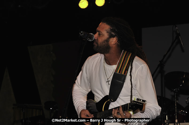 Andy Vernon @ Reggae Sumfest 2008 International Night 2, Catherine Hall, Montego Bay - Saturday, July 19, 2008 - Reggae Sumfest 2008 July 13 - July 19, 2008 - Photographs by Net2Market.com - Barry J. Hough Sr. Photojournalist/Photograper - Photographs taken with a Nikon D300 - Negril Travel Guide, Negril Jamaica WI - http://www.negriltravelguide.com - info@negriltravelguide.com...!