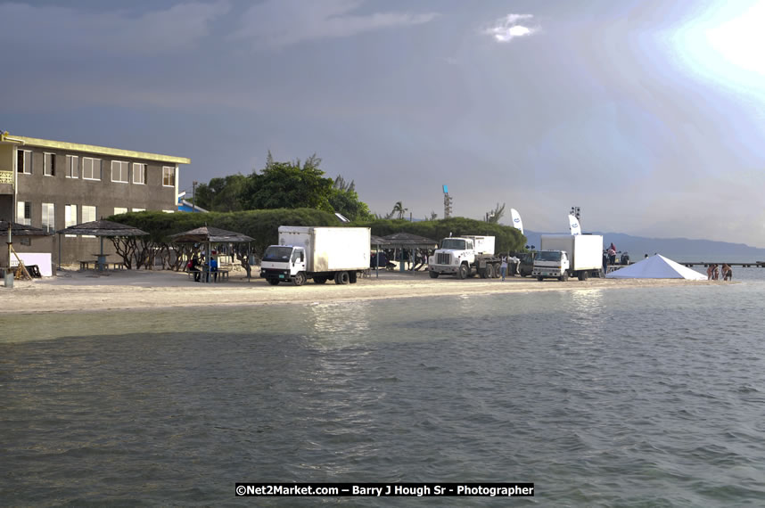 Reggae Sumfest Beach Party at Tropical Beach, Montego Bay - Sunday, July 13, 2008 - Negril Travel Guide, Negril Jamaica WI - http://www.negriltravelguide.com - info@negriltravelguide.com...!