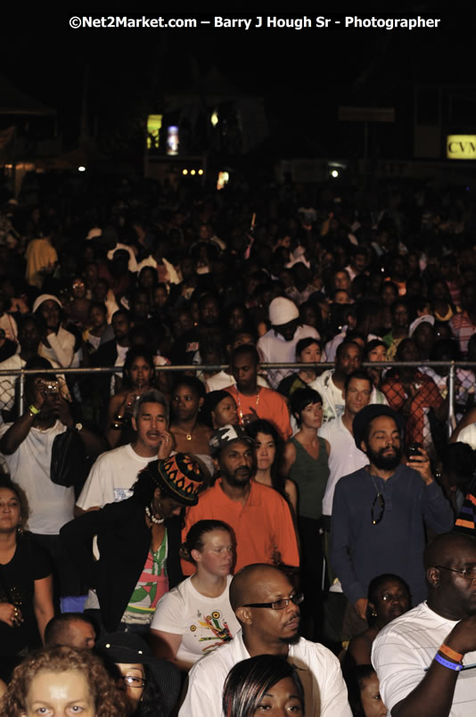 Beres Hammond @ Reggae Sumfest 2008 International Night 2, Catherine Hall, Montego Bay - Saturday, July 19, 2008 - Reggae Sumfest 2008 July 13 - July 19, 2008 - Photographs by Net2Market.com - Barry J. Hough Sr. Photojournalist/Photograper - Photographs taken with a Nikon D300 - Negril Travel Guide, Negril Jamaica WI - http://www.negriltravelguide.com - info@negriltravelguide.com...!