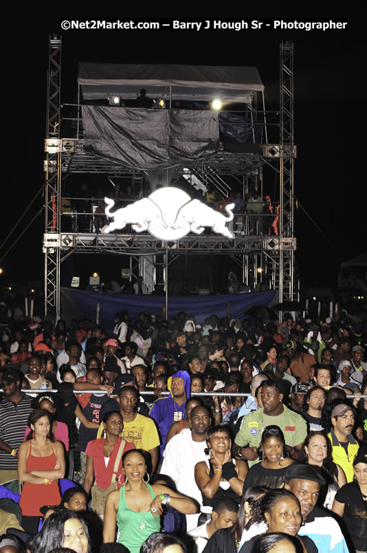 T - Pain @ Reggae Sumfest 2008 International Night 2, Catherine Hall, Montego Bay - Saturday, July 19, 2008 - Reggae Sumfest 2008 July 13 - July 19, 2008 - Photographs by Net2Market.com - Barry J. Hough Sr. Photojournalist/Photograper - Photographs taken with a Nikon D300 - Negril Travel Guide, Negril Jamaica WI - http://www.negriltravelguide.com - info@negriltravelguide.com...!